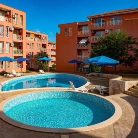 Sunny Day 6 Apartment